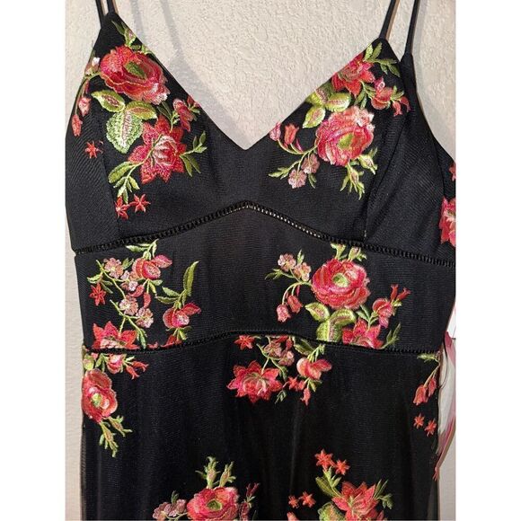 NWT Gianni Bini Floral Embroidered Formal Dress - Picture 2 of 8